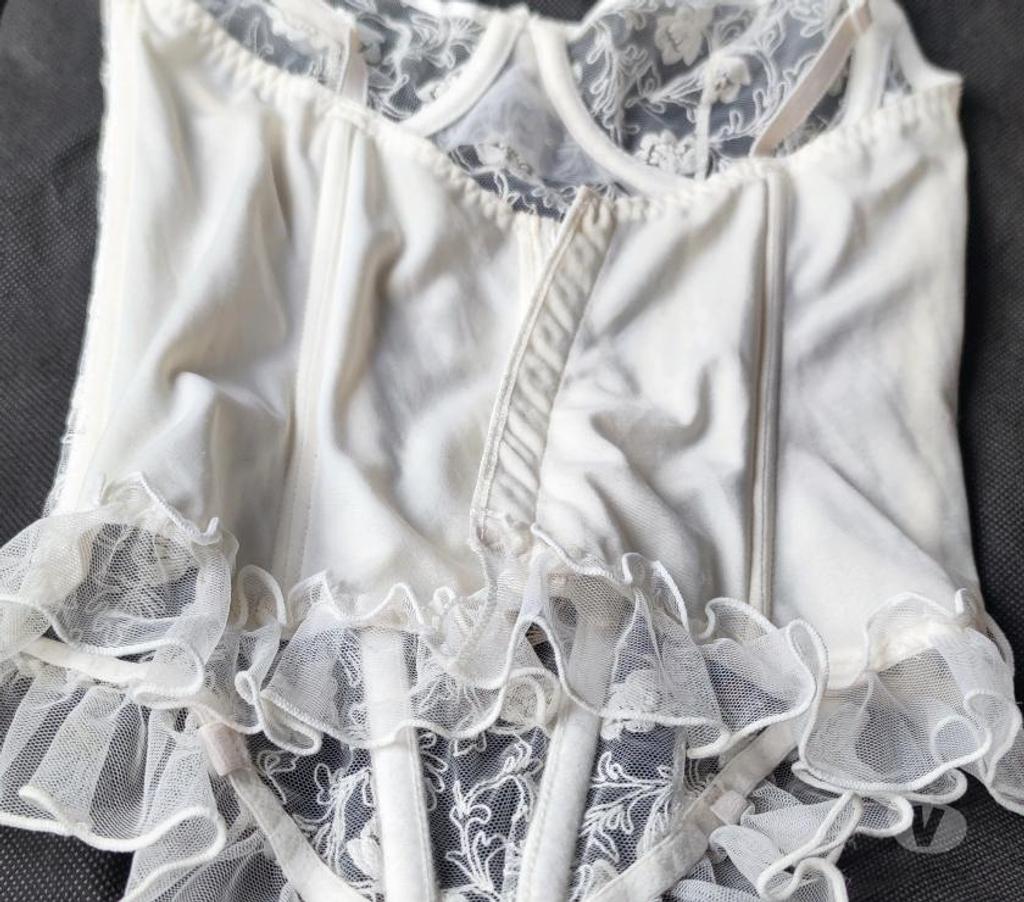 Vêtements occasion Val-d'Oise Bernes sur Oise - 95340 - Photos Vivastreet TOP : BUSTIER GUÊPIÈRE Taille 85B De Chez LEJABY