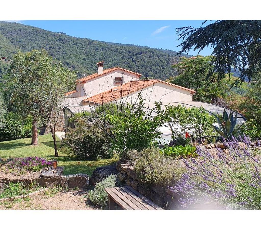 Vente Maison Pyrénées-Orientales Arles sur Tech - 66150 - Photos Vivastreet Belle maison d'architecte de type T6 de 204m² avec parc
