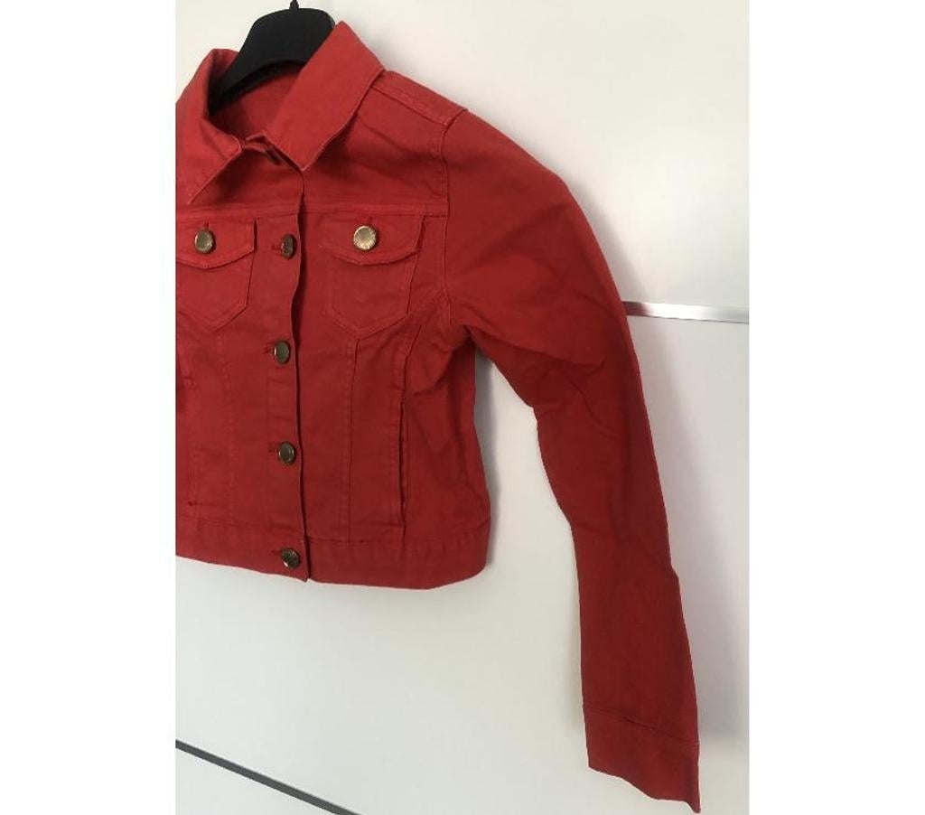 Vêtements occasion Nord Wasquehal - 59290 - Photos Vivastreet Veste en jean pour fille (taille 7 à 8 ans)