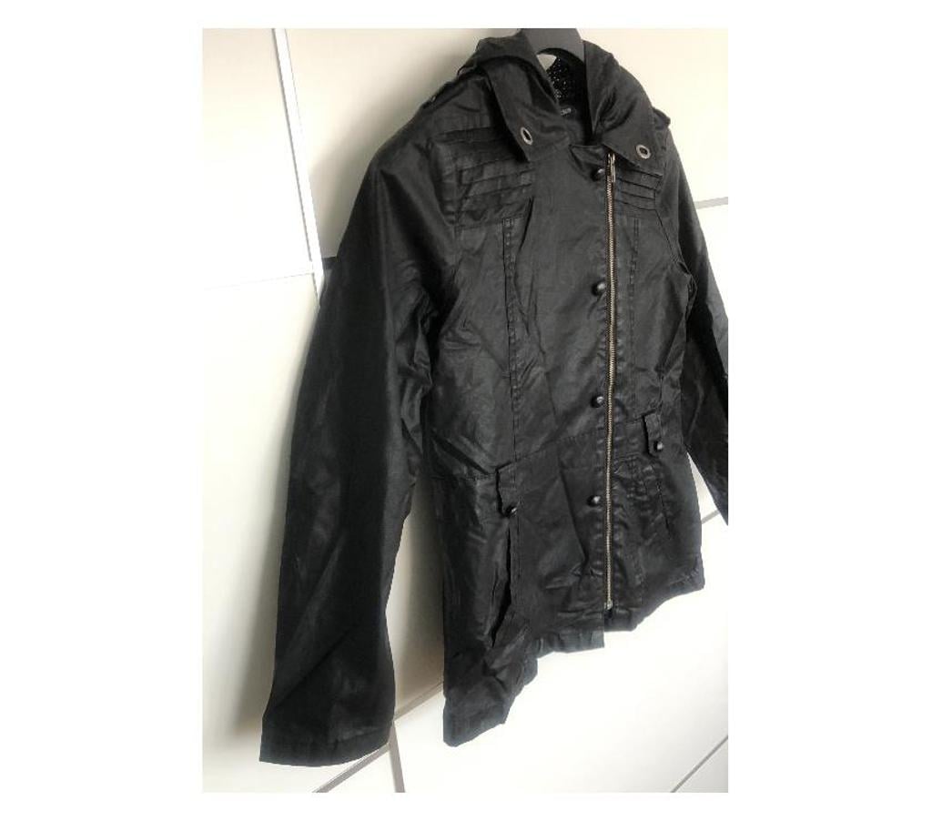 Vêtements occasion Nord Wasquehal - 59290 - Photos Vivastreet Manteau IKKS pour fille (taille XS)