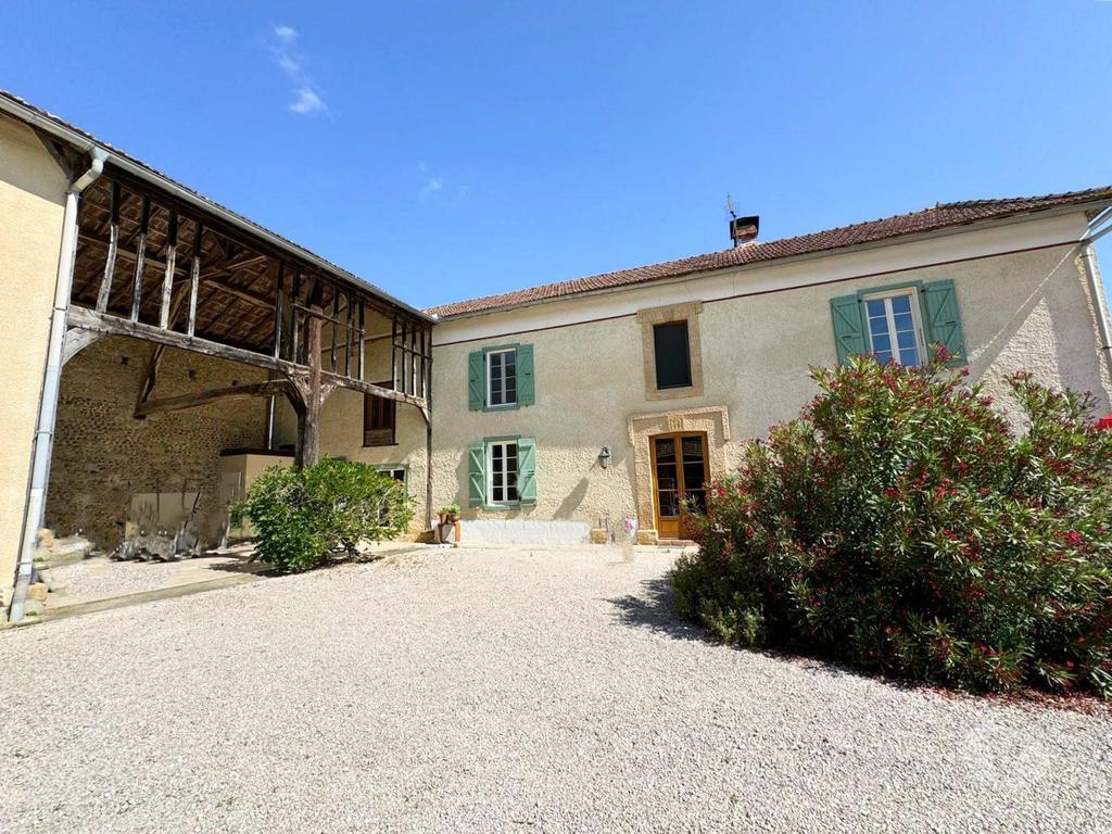 Vente Maison Gers Mielan - 32170 - Photos Vivastreet Ancienne ferme rénovée avec piscine et vue Pyrénées