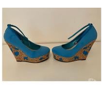 Chaussures bleues compensées neuves