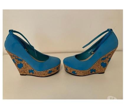Chaussures et bottes occasion Le Taillan Medoc Gironde - Photos Vivastreet Chaussures bleues compensées neuves