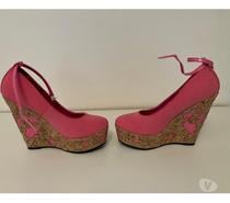 Chaussures roses compensées neuves