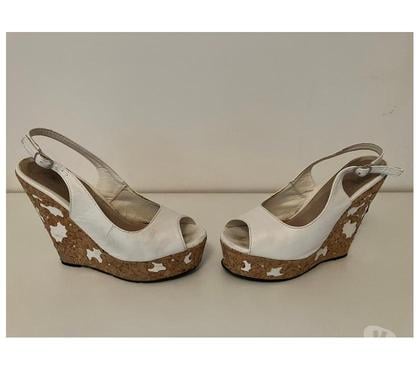 Chaussures et bottes occasion Le Taillan Medoc Gironde - Photos Vivastreet Sandales blanches compensées