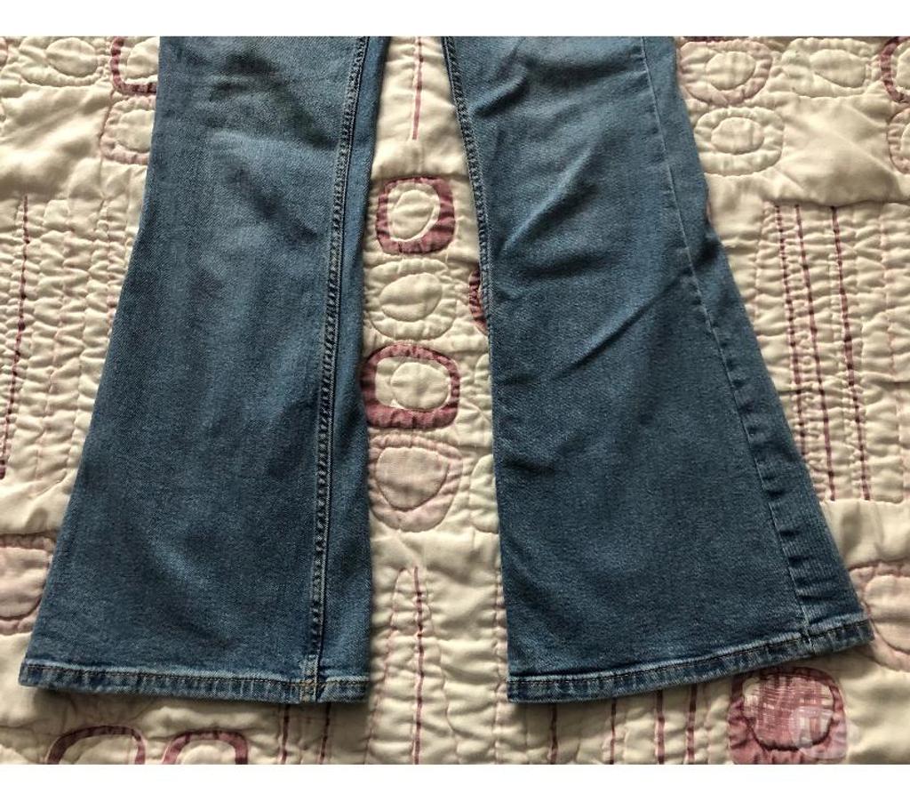 Vêtements occasion Nord Wasquehal - 59290 - Photos Vivastreet Jean flare KIABI fille (taille 32)