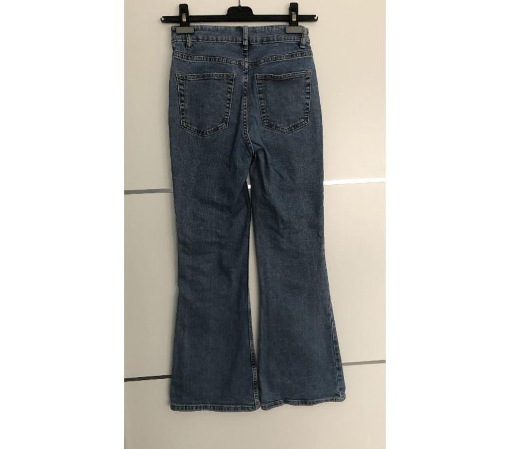 Vêtements occasion Nord Wasquehal - 59290 - Photos Vivastreet Jean flare KIABI fille (taille 32)