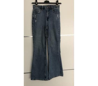 Vêtements occasion Wasquehal Nord - Photos Vivastreet Jean flare KIABI fille (taille 32)