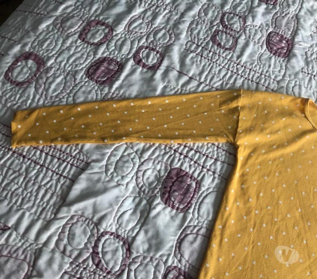 Vêtements occasion Nord Wasquehal - 59290 - Photos Vivastreet Sous pull pour fille (taille 11 à 12 ans)