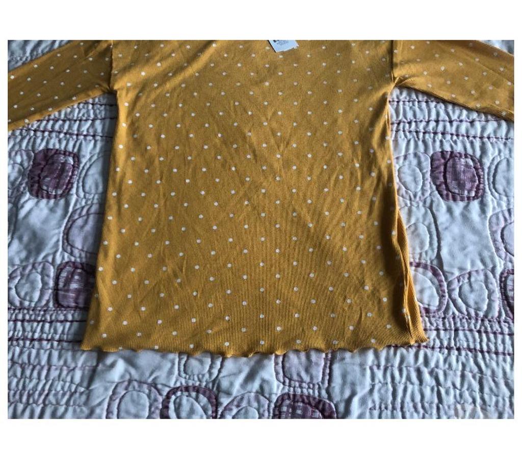 Vêtements occasion Nord Wasquehal - 59290 - Photos Vivastreet Sous pull pour fille (taille 11 à 12 ans)