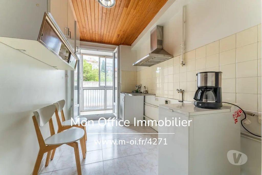 Appartements à vendre Bouches-du-Rhône Marseille - Photos Vivastreet (4271-CRO.) Référence : 4271-CRO. - Appartement 3 pièces