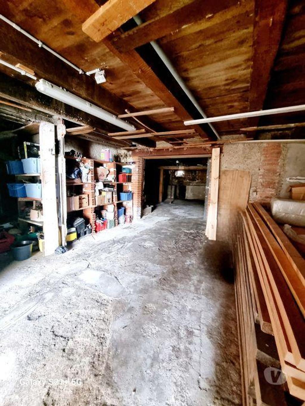 Vente Maison Haute-Loire Bellevue la Montagne - 43350 - Photos Vivastreet Maison de village 220m² à rénover avec garage
