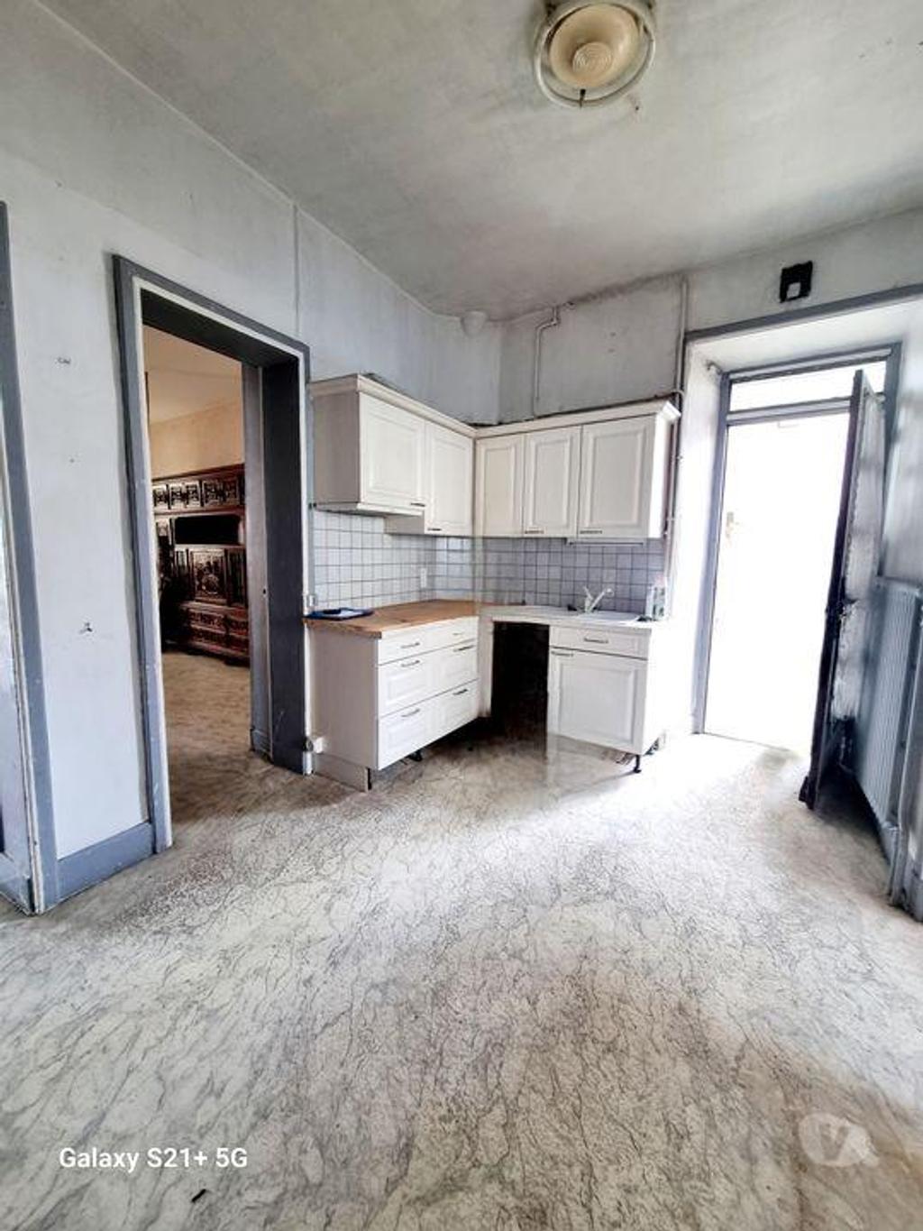 Vente Maison Haute-Loire Bellevue la Montagne - 43350 - Photos Vivastreet Maison de village 220m² à rénover avec garage