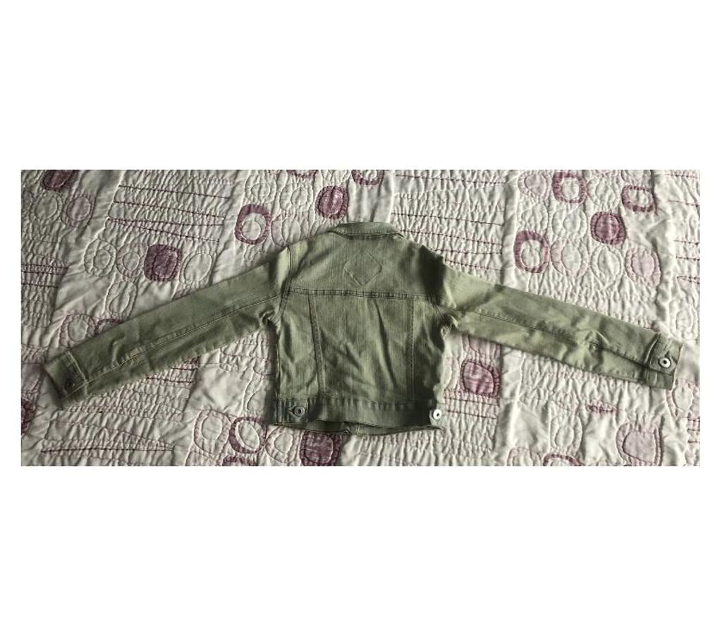 Vêtements occasion Nord Wasquehal - 59290 - Photos Vivastreet Veste en jean pour fille (taille 10 ans)