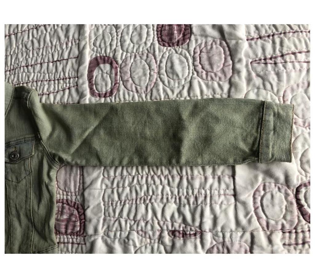 Vêtements occasion Nord Wasquehal - 59290 - Photos Vivastreet Veste en jean pour fille (taille 10 ans)