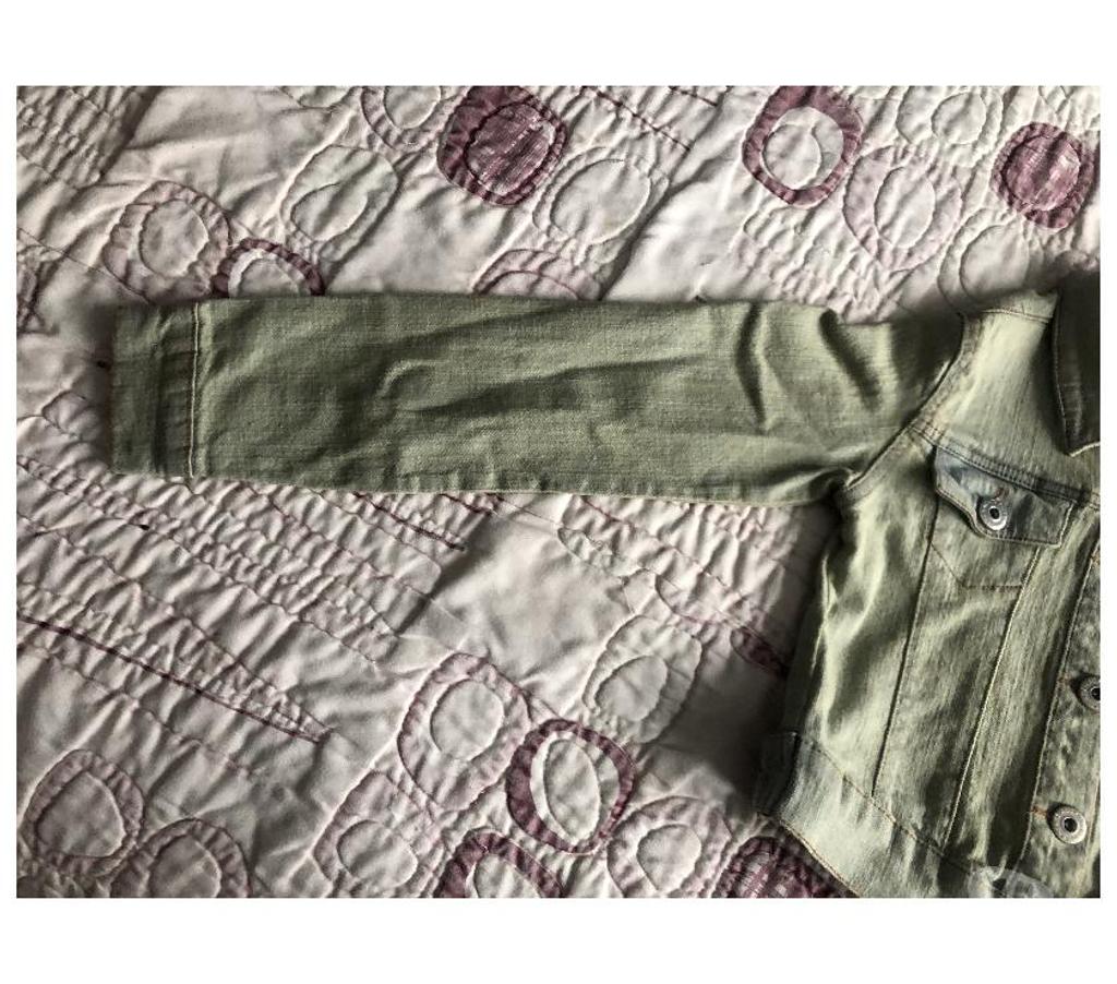 Vêtements occasion Nord Wasquehal - 59290 - Photos Vivastreet Veste en jean pour fille (taille 10 ans)
