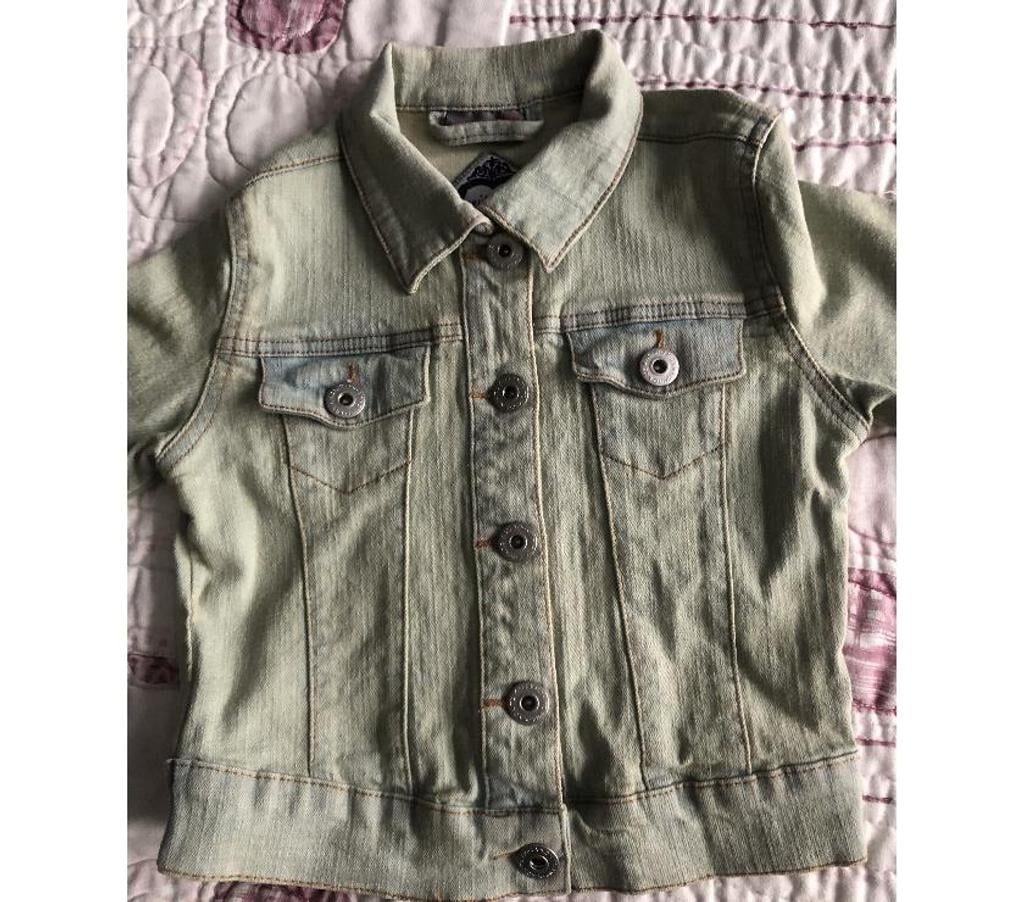Vêtements occasion Nord Wasquehal - 59290 - Photos Vivastreet Veste en jean pour fille (taille 10 ans)