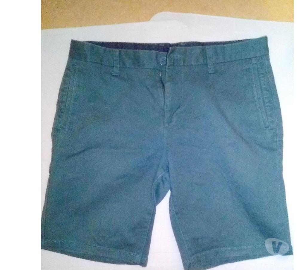 Vêtements occasion Loiret Chalette sur Loing - 45120 - Photos Vivastreet Bermuda vert KIABI