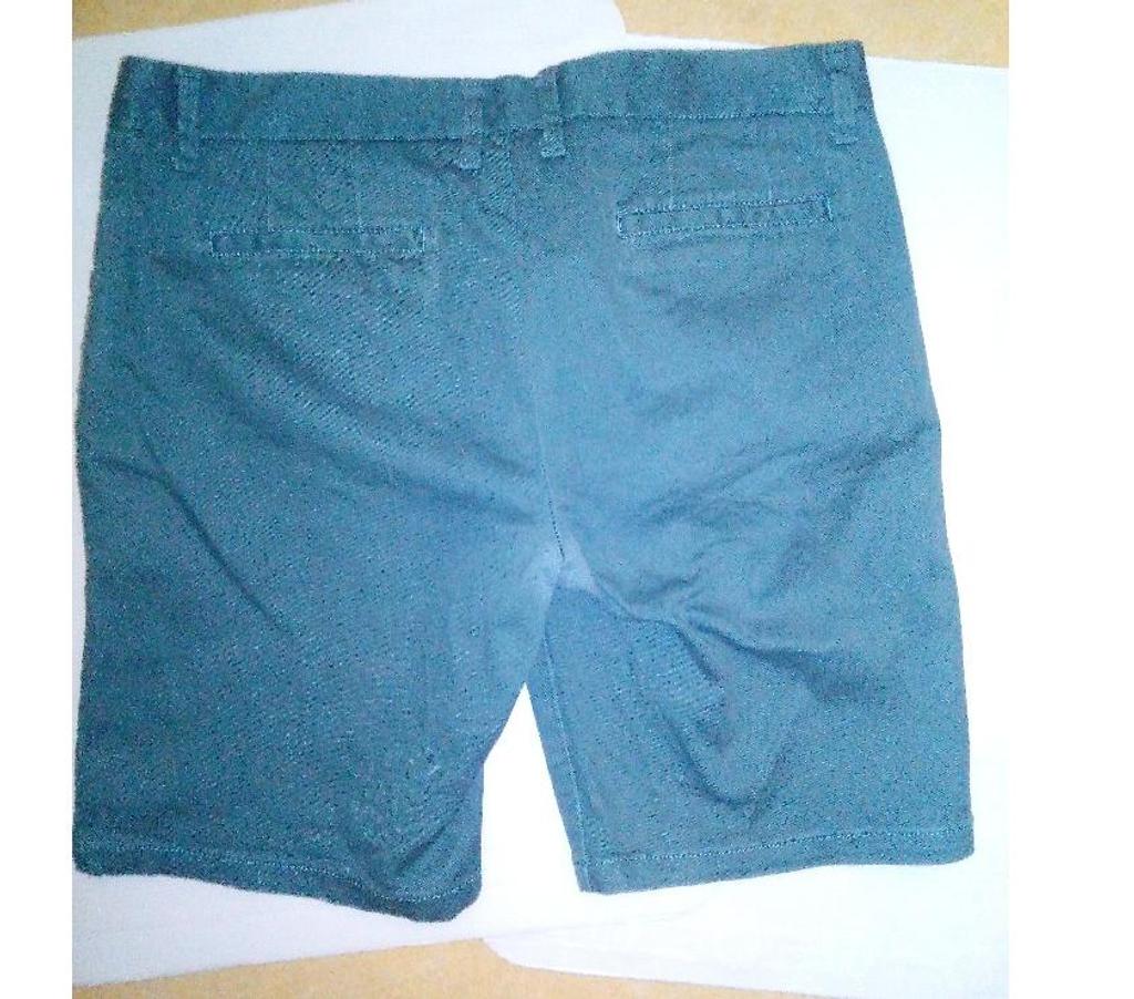 Vêtements occasion Loiret Chalette sur Loing - 45120 - Photos Vivastreet Bermuda vert KIABI