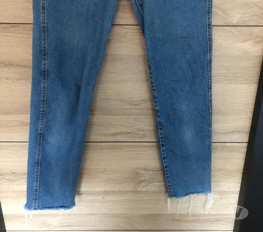 Vêtements occasion Nord Wasquehal - 59290 - Photos Vivastreet Jean PULL&BEAR (taille 34)