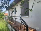 Maison de village avec jardin et sous-sol aménageable, situatio
