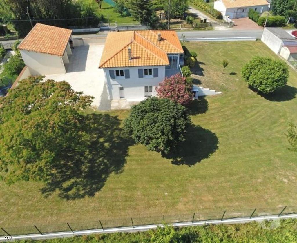 Vente Maison Charente Aigre - 16140 - Photos Vivastreet Beau Pavillon sur Sous-sol Dans le Centre d'Aigre Avec Grand...