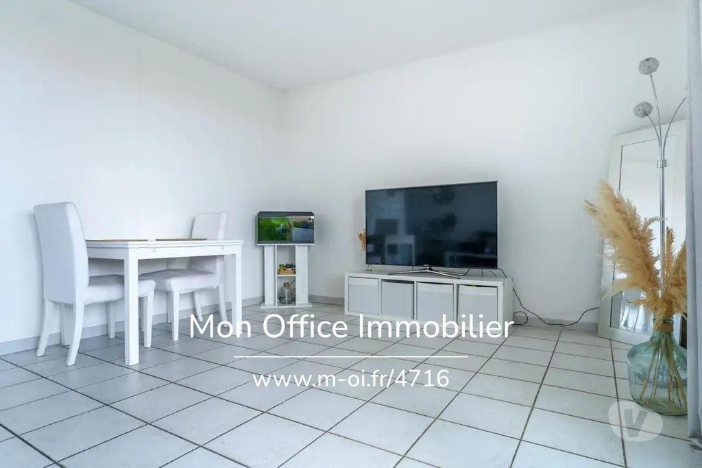 Appartements à vendre Bouches-du-Rhône Marseille - Photos Vivastreet (4716-LLE) Référence : 4716-LLE - Appartement de type 3 d'une...