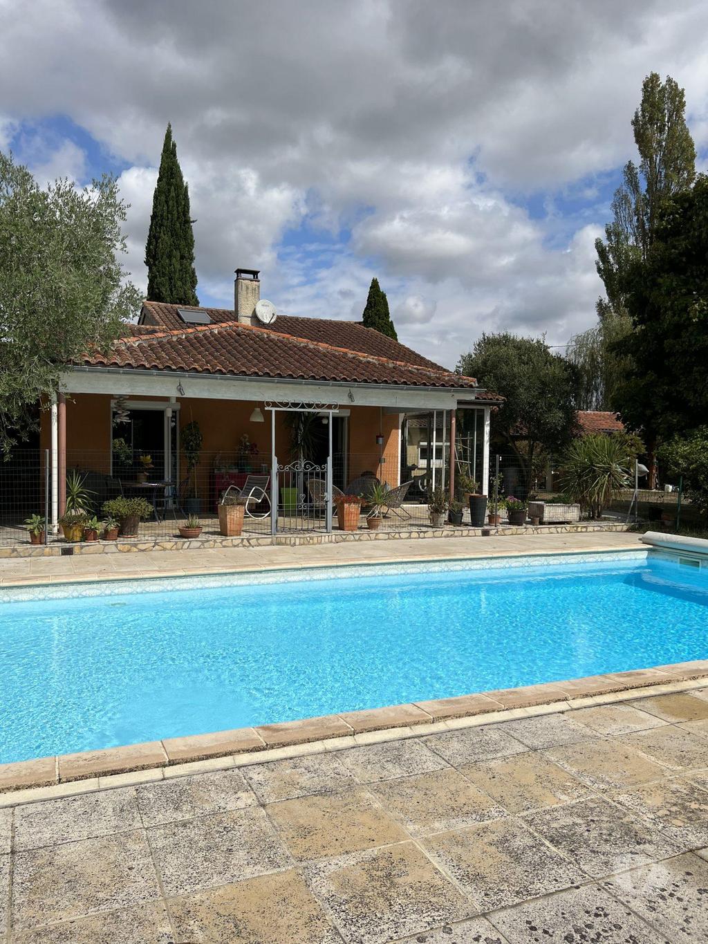 Vente Maison Gers Mirande - 32300 - Photos Vivastreet Très agréable maison avec piscine proche de toutes commodités