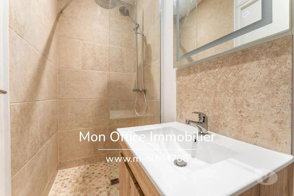 Appartements à vendre Bouches-du-Rhône Marseille - Photos Vivastreet (4706-CLA.) Référence : 4706-CLA. - Studio avec terrasse dans...