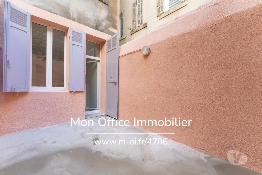 Appartements à vendre Bouches-du-Rhône Marseille - Photos Vivastreet (4706-CLA.) Référence : 4706-CLA. - Studio avec terrasse dans...