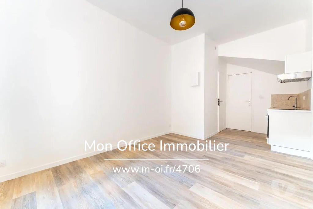 Appartements à vendre Bouches-du-Rhône Marseille - Photos Vivastreet (4706-CLA.) Référence : 4706-CLA. - Studio avec terrasse dans...