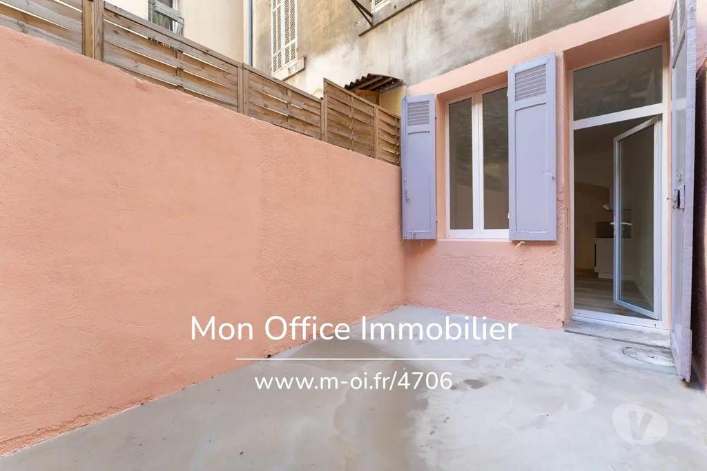 Appartements à vendre Bouches-du-Rhône Marseille - Photos Vivastreet (4706-CLA.) Référence : 4706-CLA. - Studio avec terrasse dans...