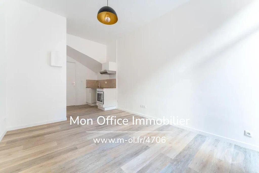 Appartements à vendre Bouches-du-Rhône Marseille - Photos Vivastreet (4706-CLA.) Référence : 4706-CLA. - Studio avec terrasse dans...