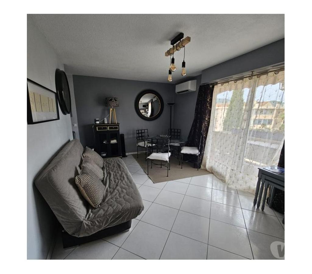 location saisonniere Var Hyeres - 83400 - Photos Vivastreet Studio vacances à Hyères (83400)