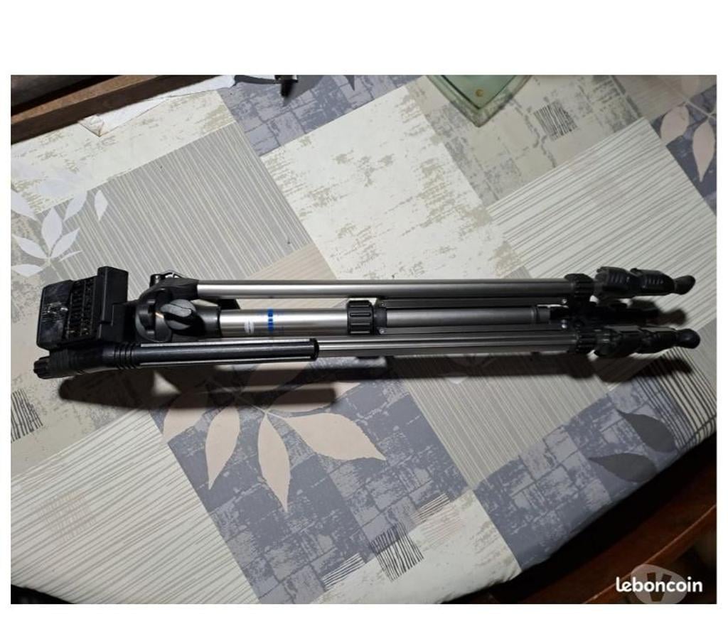 Photo - Video - Son Seine-et-Marne Montceaux les Provins - 77151 - Photos Vivastreet trépied de caméra