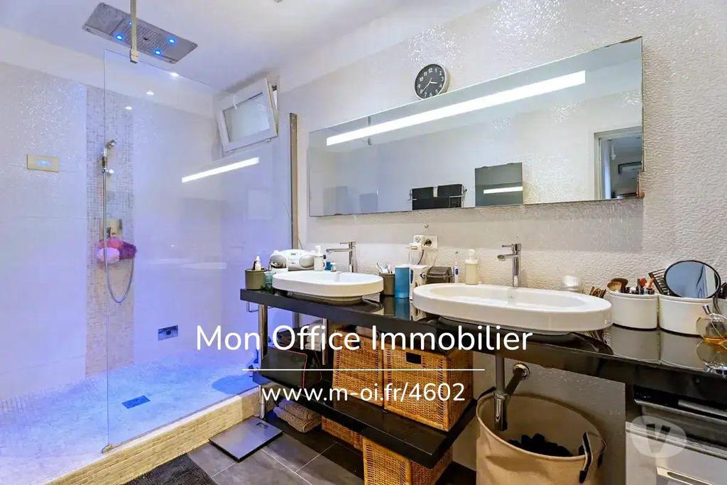 Appartements à vendre Bouches-du-Rhône Marseille - Photos Vivastreet (4704-CLA.) Référence : 4704-CLA. - Appartement 5 pièces à...