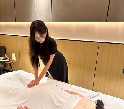 Photos Vivastreet 75017 nouveau salon de massage a metro Pereire