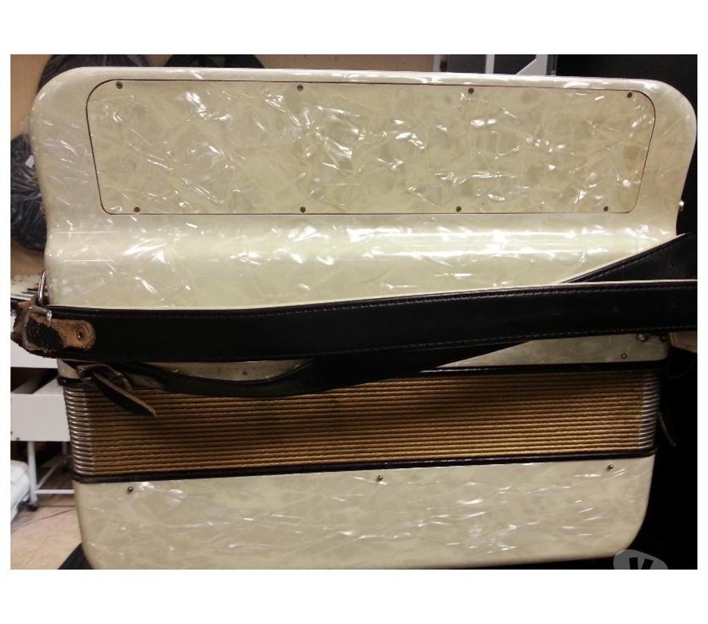 Instruments de musique Bas-Rhin Mommenheim - 67670 - Photos Vivastreet HOHNER AMATI4 - Accordéon 80 basses-2 registres