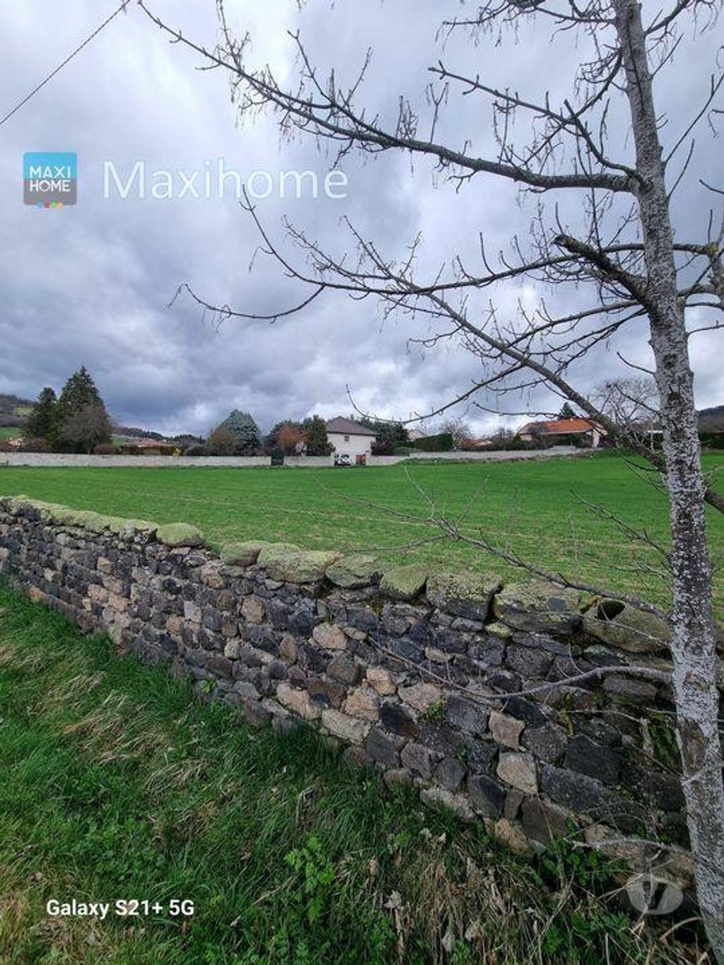Terrain à vendre Haute-Loire Yssingeaux - 43200 - Photos Vivastreet Terrain de 4540m² situé à Rosières proche de toutes les