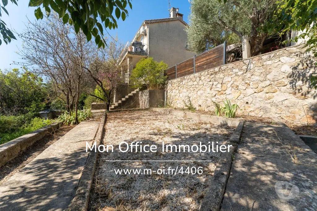 Appartements à vendre Var Toulon - Photos Vivastreet (4406-ASA) Référence : 4406-ASA - Haut de villa 3 pièces avec...