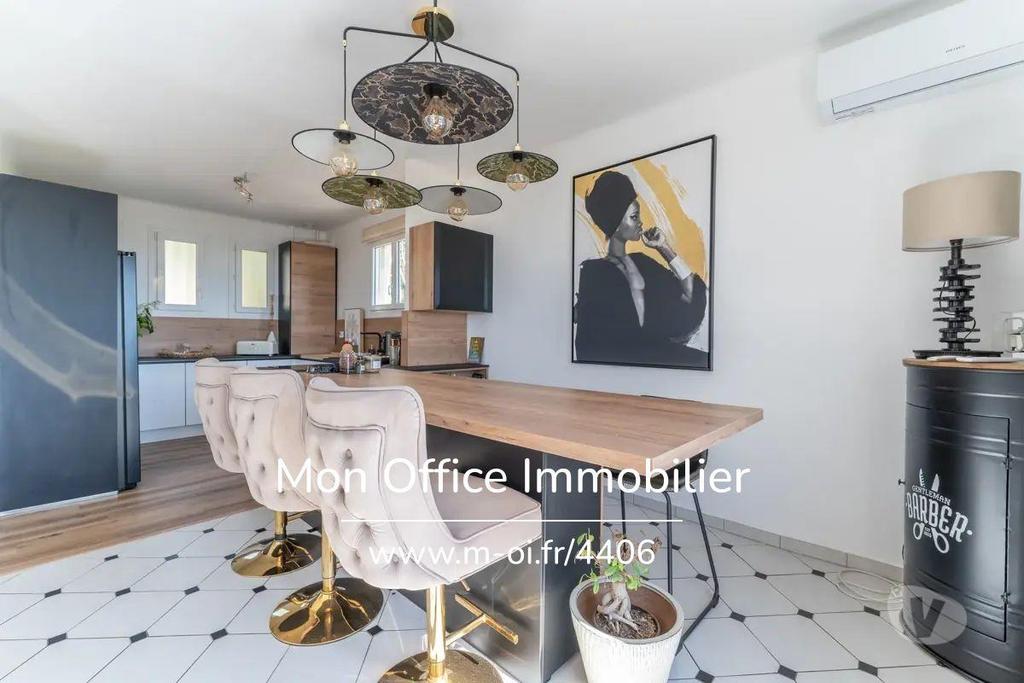 Appartements à vendre Var Toulon - Photos Vivastreet (4406-ASA) Référence : 4406-ASA - Haut de villa 3 pièces avec...