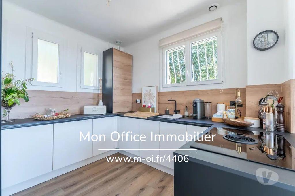 Appartements à vendre Var Toulon - Photos Vivastreet (4406-ASA) Référence : 4406-ASA - Haut de villa 3 pièces avec...
