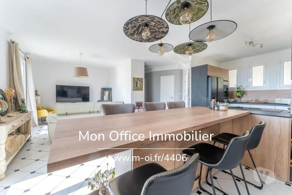 Appartements à vendre Var Toulon - Photos Vivastreet (4406-ASA) Référence : 4406-ASA - Haut de villa 3 pièces avec...