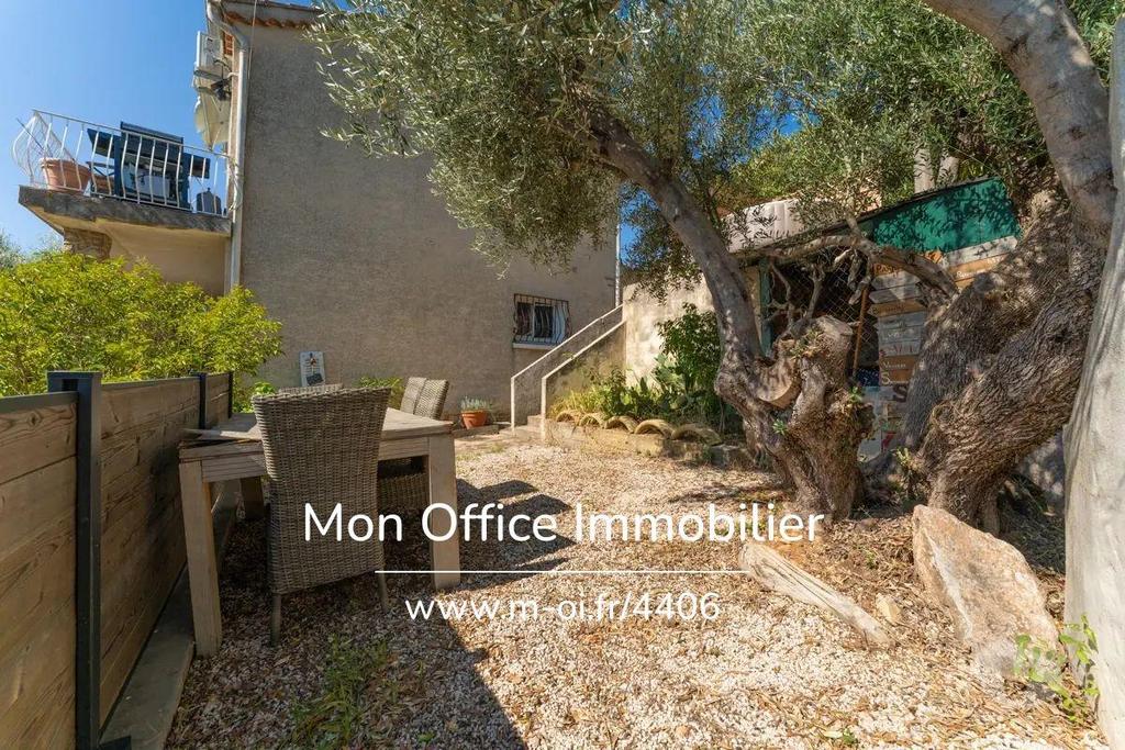 Appartements à vendre Var Toulon - Photos Vivastreet (4406-ASA) Référence : 4406-ASA - Haut de villa 3 pièces avec...