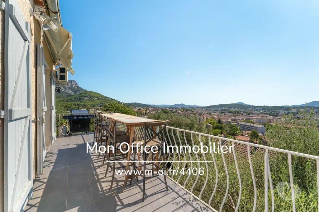 Appartements à vendre Var Toulon - Photos Vivastreet (4406-ASA) Référence : 4406-ASA - Haut de villa 3 pièces avec...