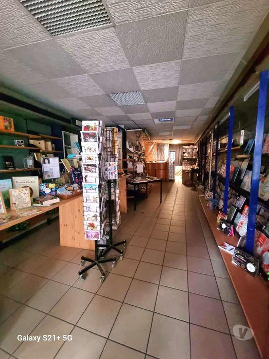 Vente Maison Haute-Loire Monistrol sur Loire - 43120 - Photos Vivastreet Commerce, avec appartement à restaurer situé dans le centre