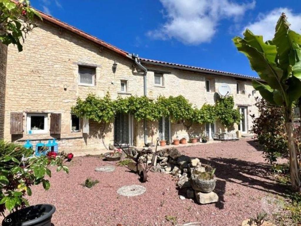Vente Maison Charente Verteuil sur Charente - 16510 - Photos Vivastreet Maison de Village de 3 Chambres Avec Joli Extérieur