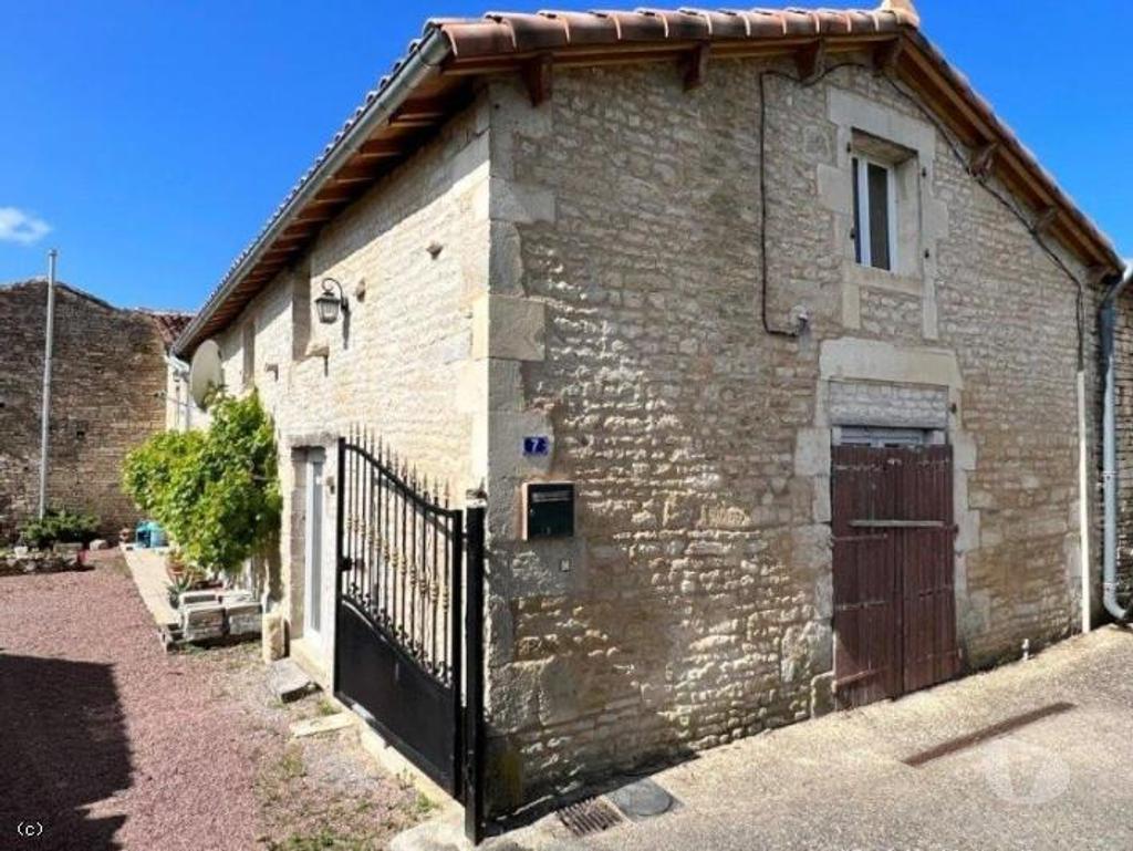 Vente Maison Charente Verteuil sur Charente - 16510 - Photos Vivastreet Maison de Village de 3 Chambres Avec Joli Extérieur