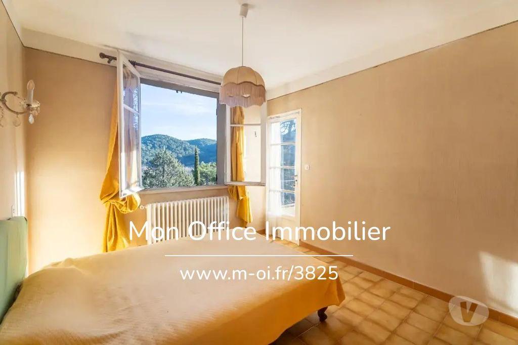Vente Maison Bouches-du-Rhône Le Tholonet - 13100 - Photos Vivastreet (4765-ETH) Référence : 4765-ETH - Maison - T7 - 147m2 - À...