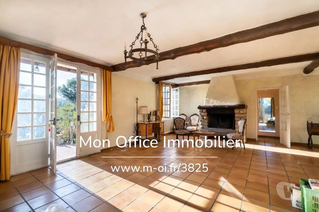 Vente Maison Bouches-du-Rhône Le Tholonet - 13100 - Photos Vivastreet (4765-ETH) Référence : 4765-ETH - Maison - T7 - 147m2 - À...